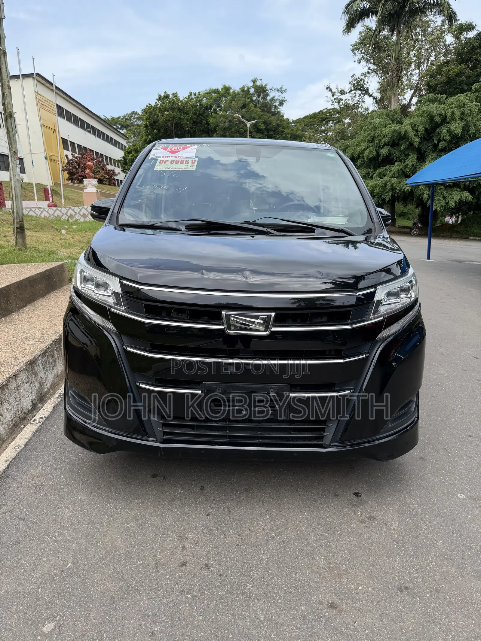 Toyota Noah 2.0 AWD (8 Seater) 2017 Black