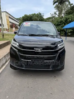 Toyota Noah 2.0 AWD (8 Seater) 2017 Black