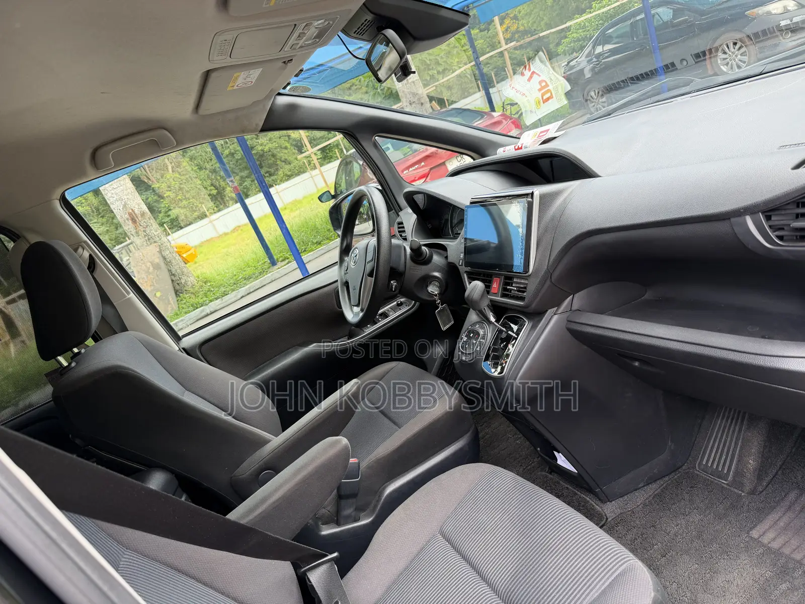Toyota Noah 2.0 AWD (8 Seater) 2017 Black