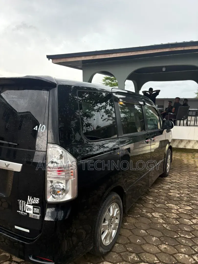 Toyota Voxy 2012 Black