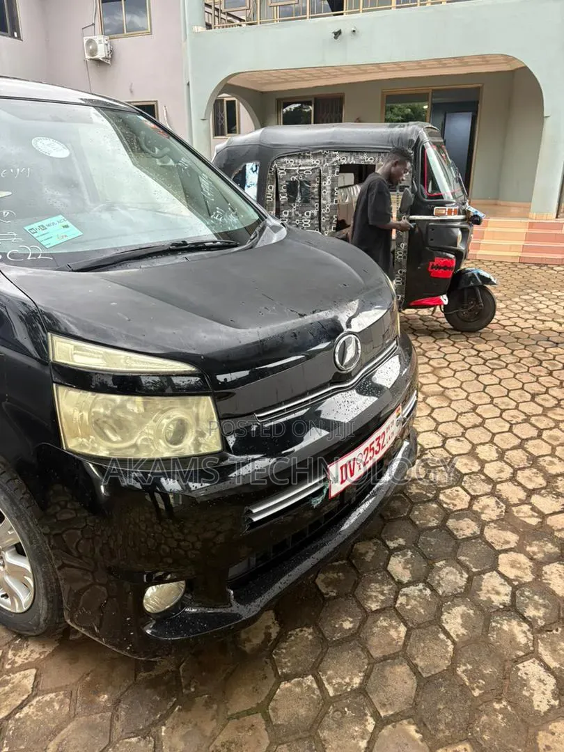 Toyota Voxy 2012 Black