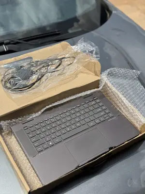New Laptop HP Envy 15-ep0xxx 16GB AMD Ryzen 7 SSD 512GB