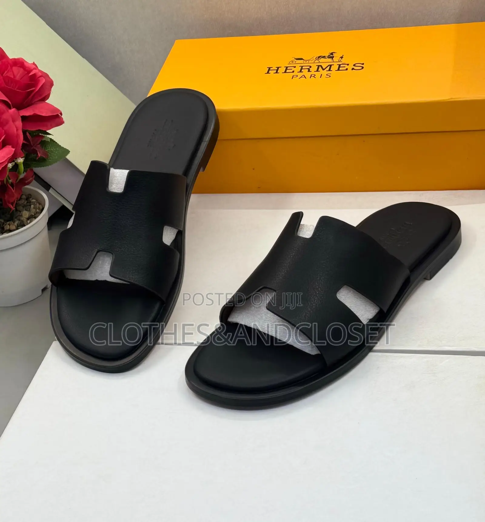 Hermès Izmir Sandals Featuring a Black Calfskin Leather Upper