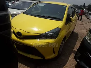 Toyota Vitz 2014 Yellow