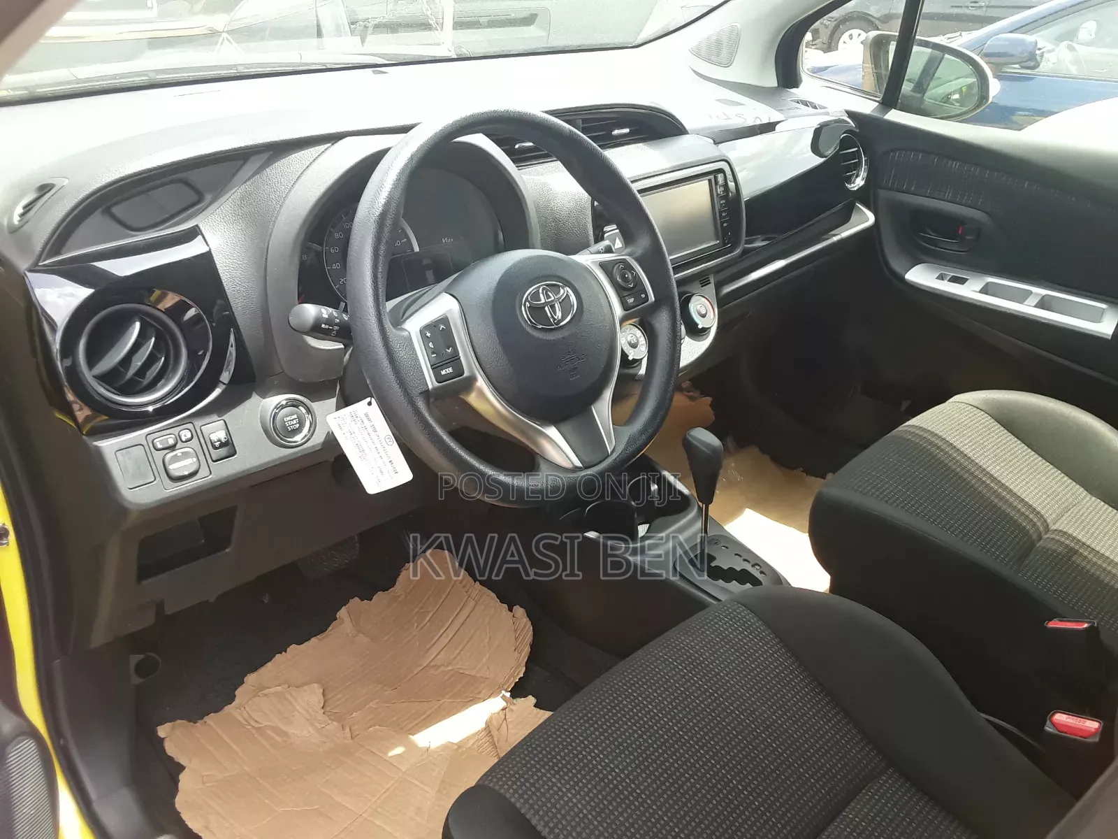Toyota Vitz 2014 Yellow