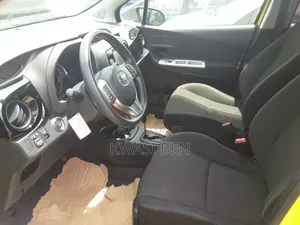 Toyota Vitz 2014 Yellow