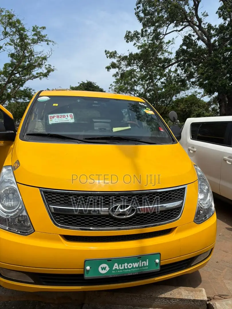 Hyundai Starex 2015 Yellow