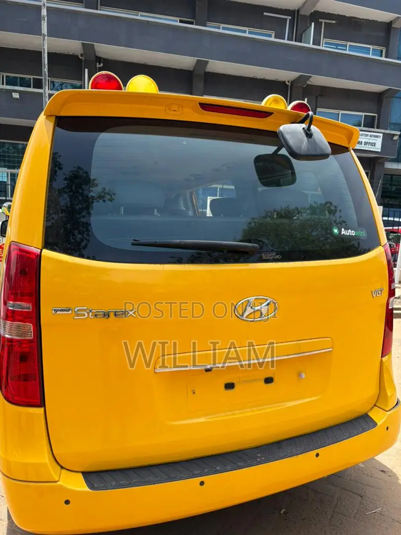 Hyundai Starex 2015 Yellow