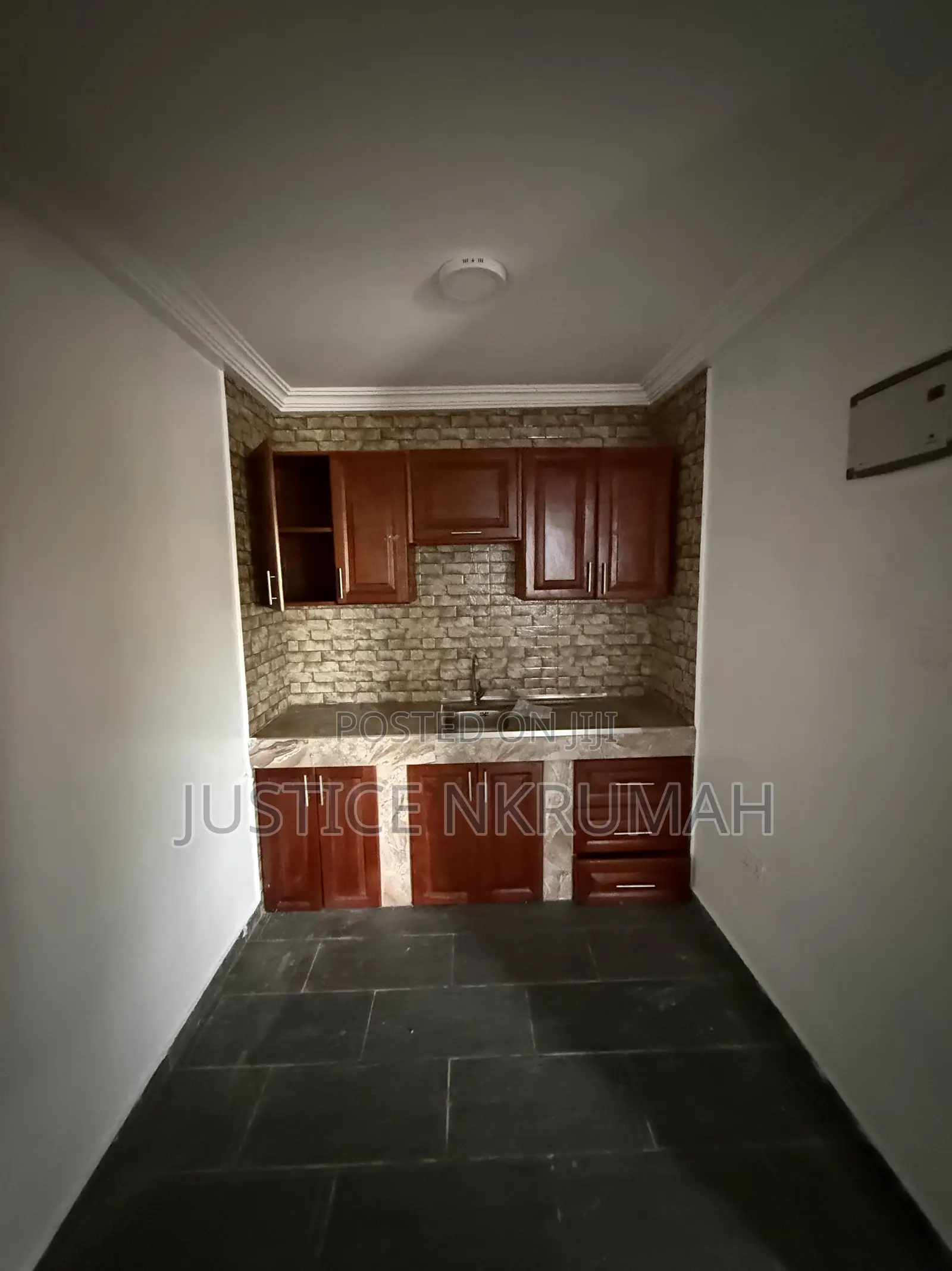 Furnished 1bdrm Apartment in Mr. Justice Estate, Old Barrier for rent