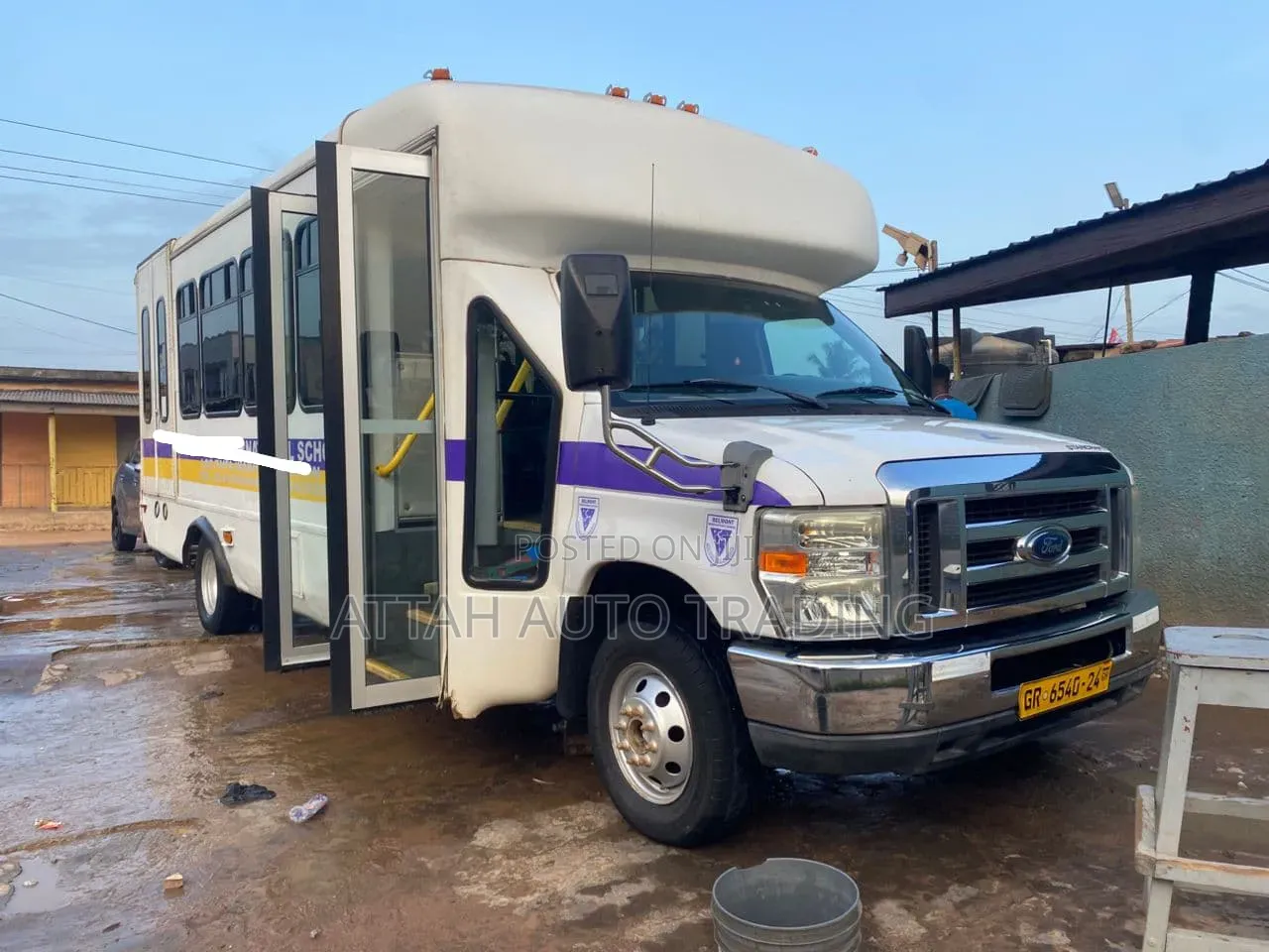 Ford E450 2010 White