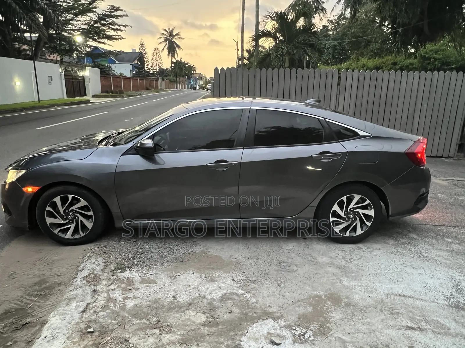 Honda Civic EX 4dr Sedan (2.0L 4cyl) 2017 Gray