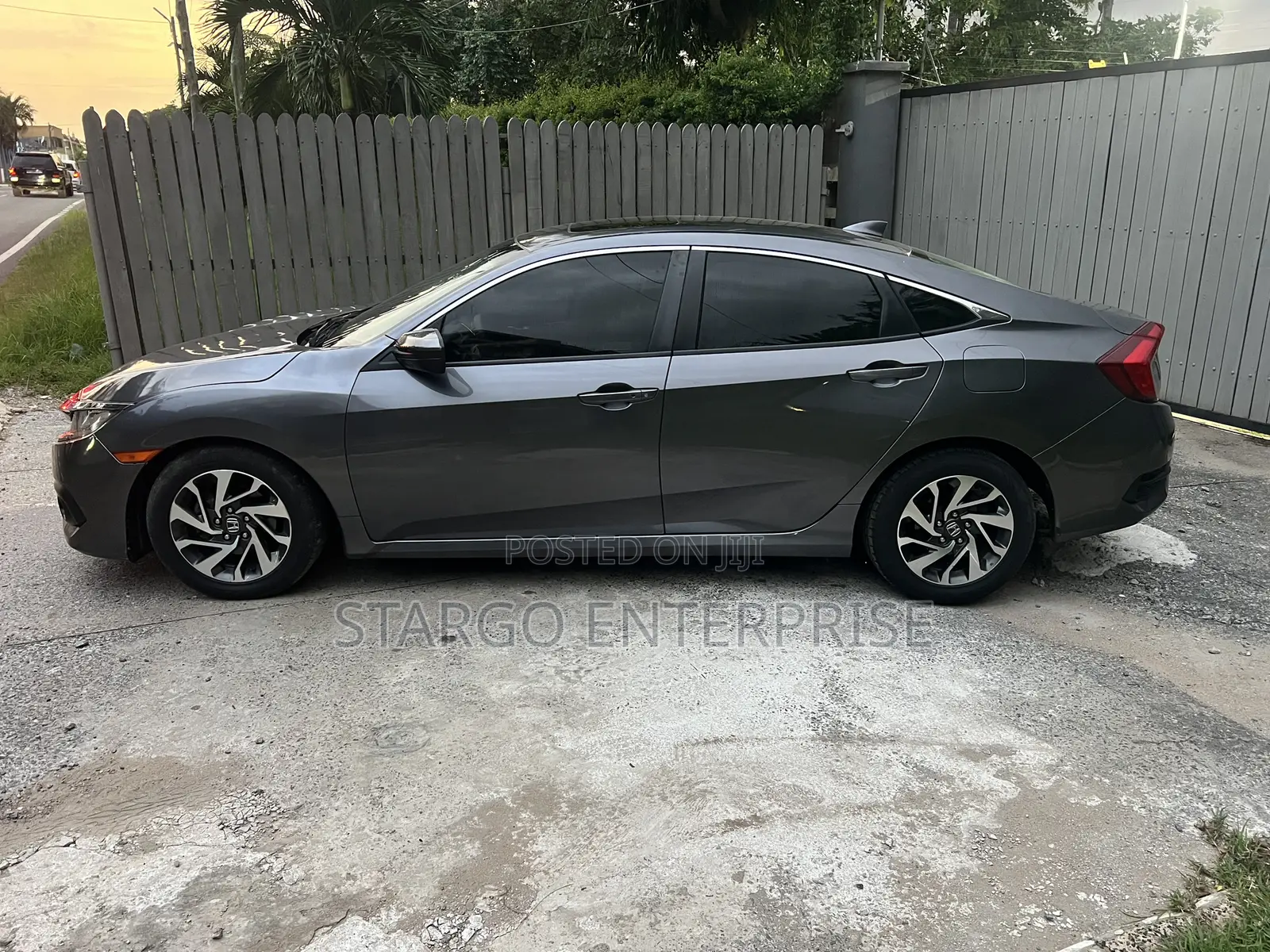 Honda Civic EX 4dr Sedan (2.0L 4cyl) 2017 Gray