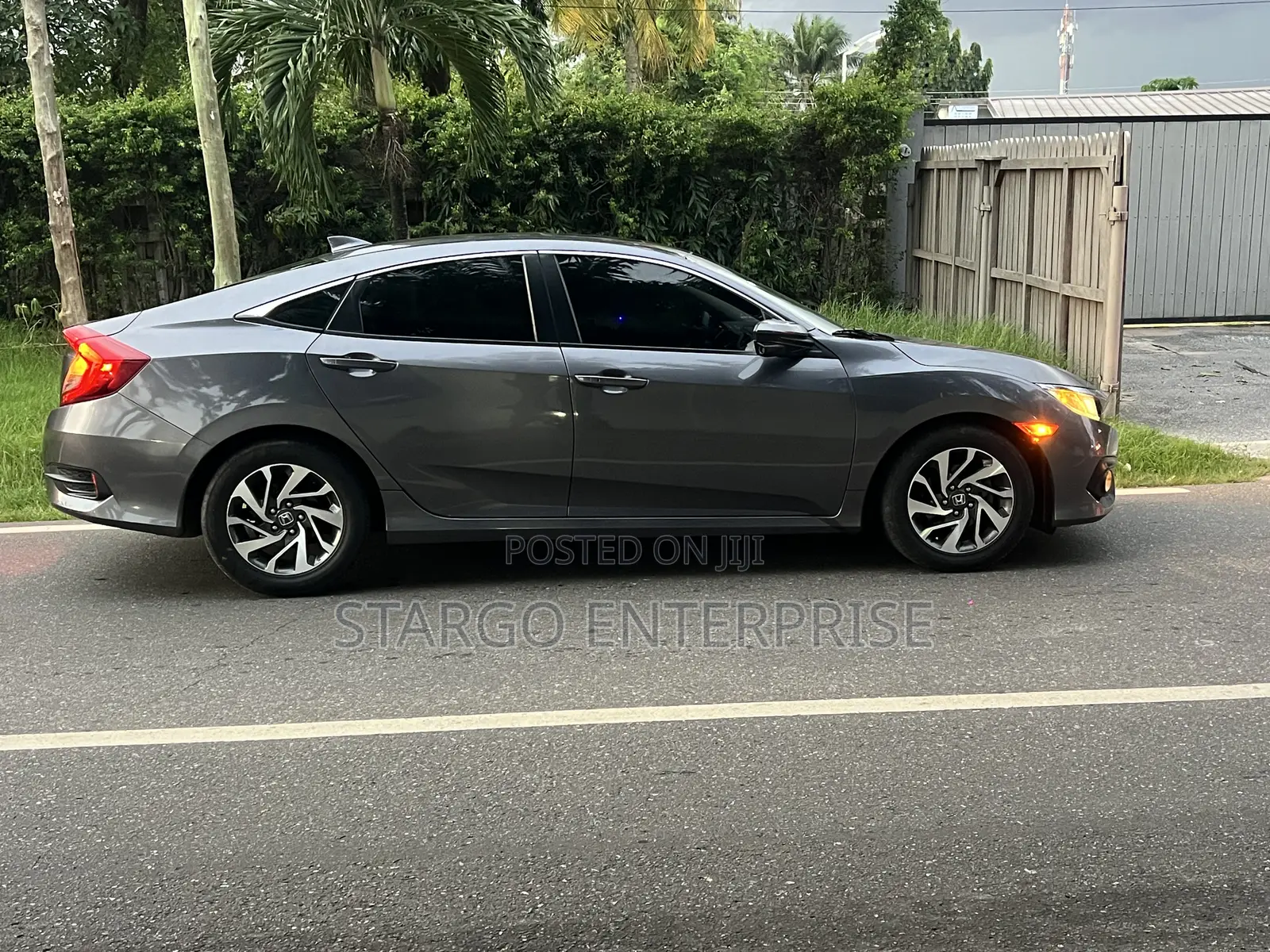 Honda Civic EX 4dr Sedan (2.0L 4cyl) 2017 Gray