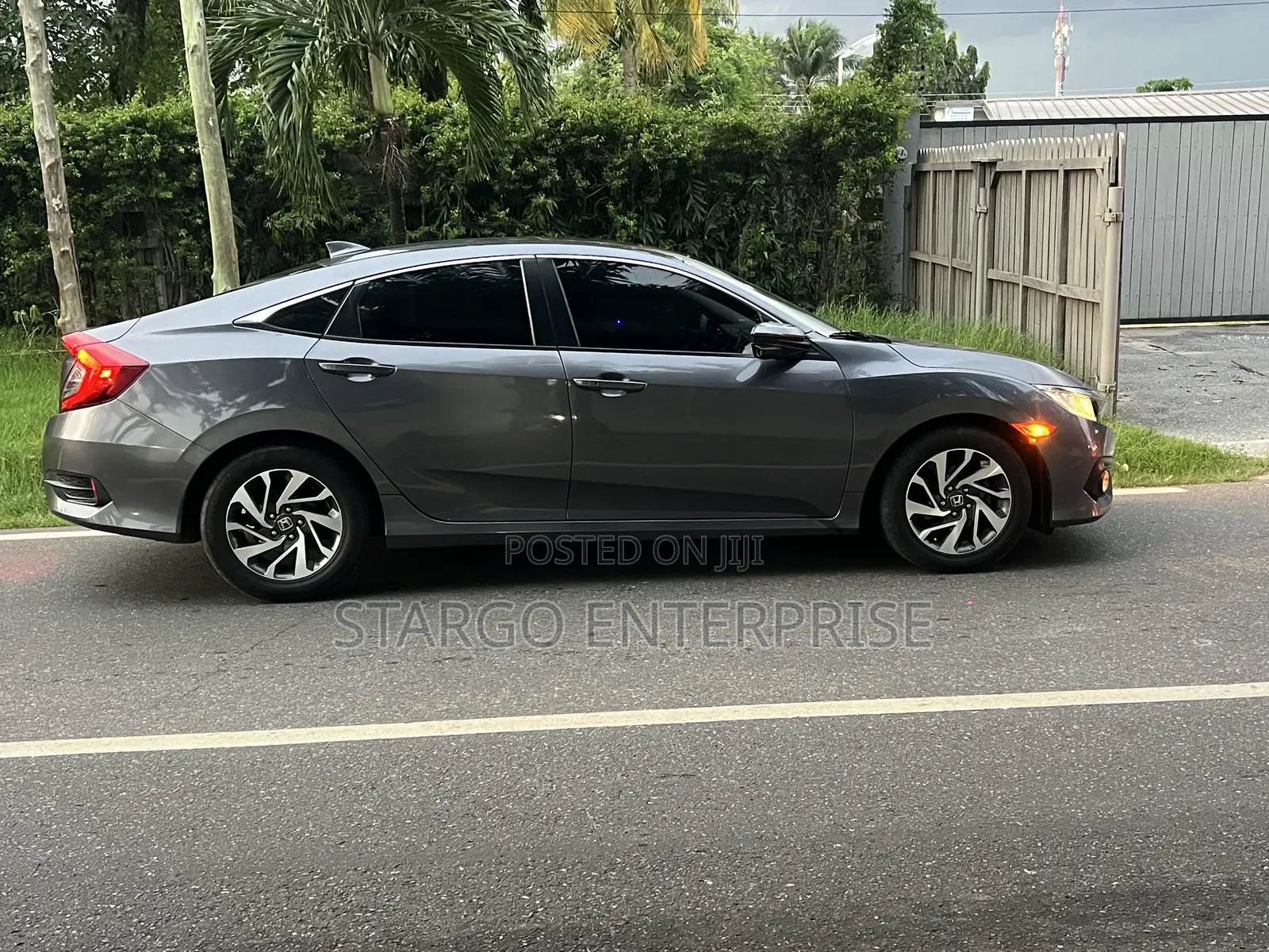 Honda Civic EX 4dr Sedan (2.0L 4cyl) 2017 Gray