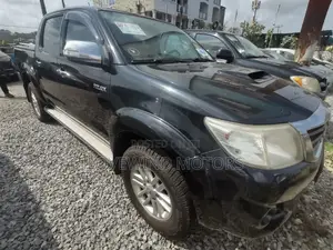 Toyota Hilux 2015 Black