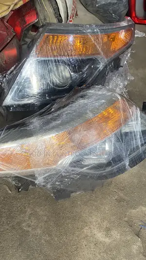 Ford Explorer 2012 Headlight Pair