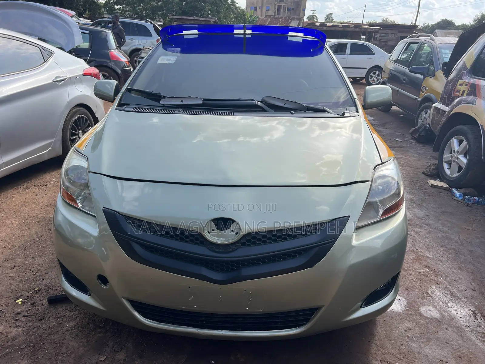 Toyota Yaris Base Sedan 4dr 2010 Beige