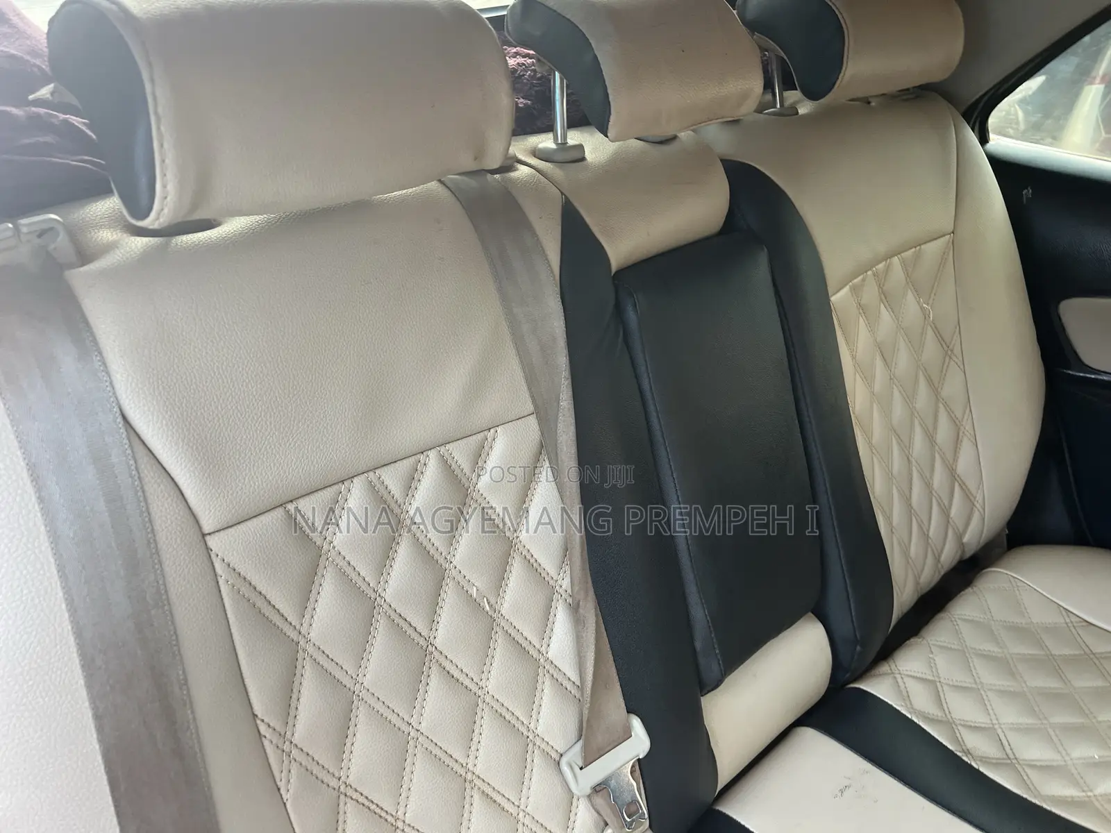 Toyota Yaris Base Sedan 4dr 2010 Beige