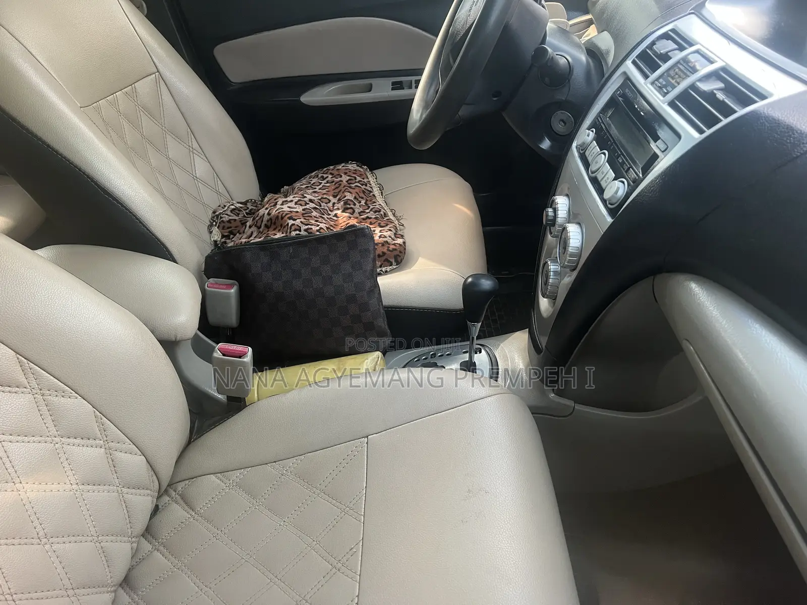 Toyota Yaris Base Sedan 4dr 2010 Beige