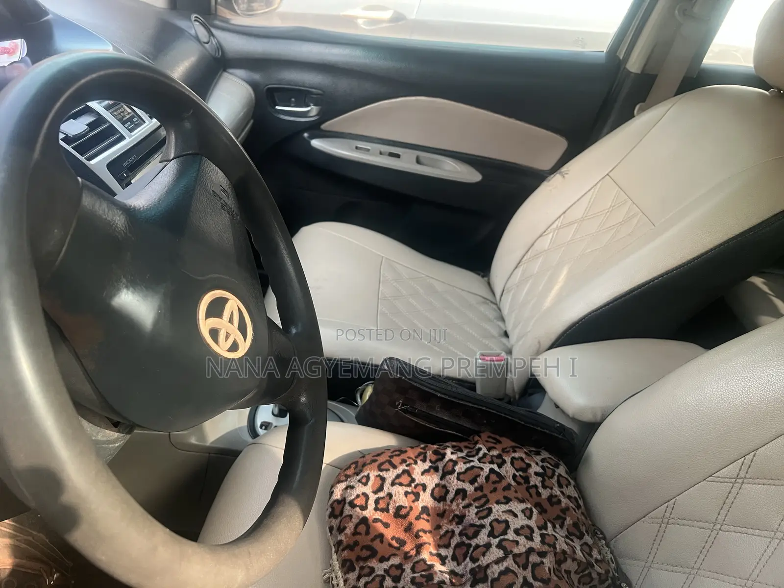 Toyota Yaris Base Sedan 4dr 2010 Beige