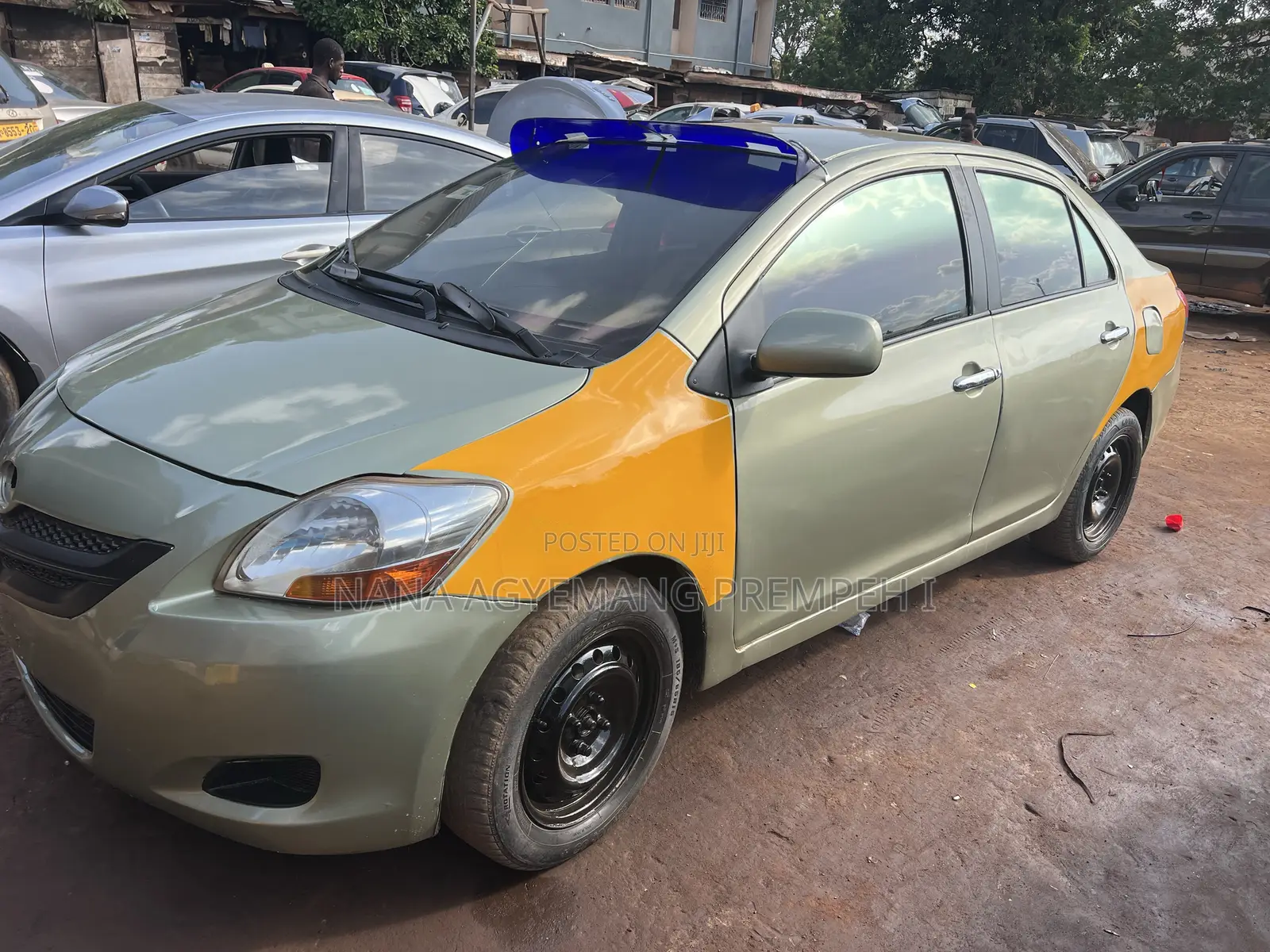 Toyota Yaris Base Sedan 4dr 2010 Beige