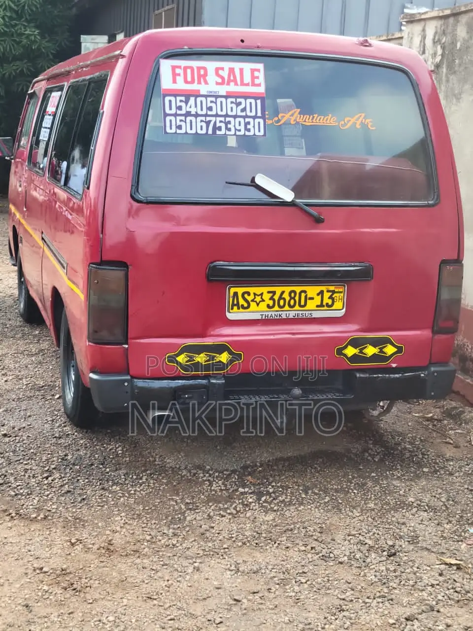 Nissan Caravan (Urvan) 2005 Red