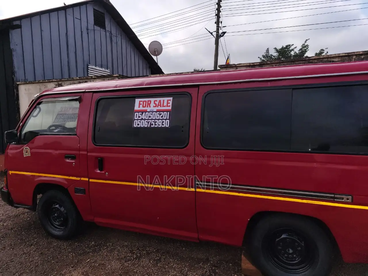 Nissan Caravan (Urvan) 2005 Red