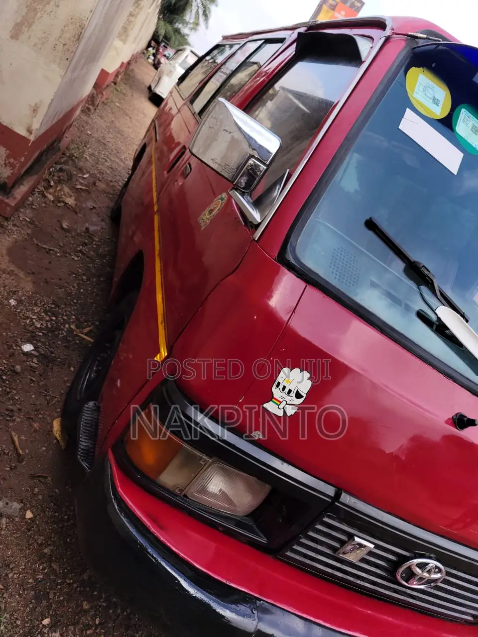 Nissan Caravan (Urvan) 2005 Red