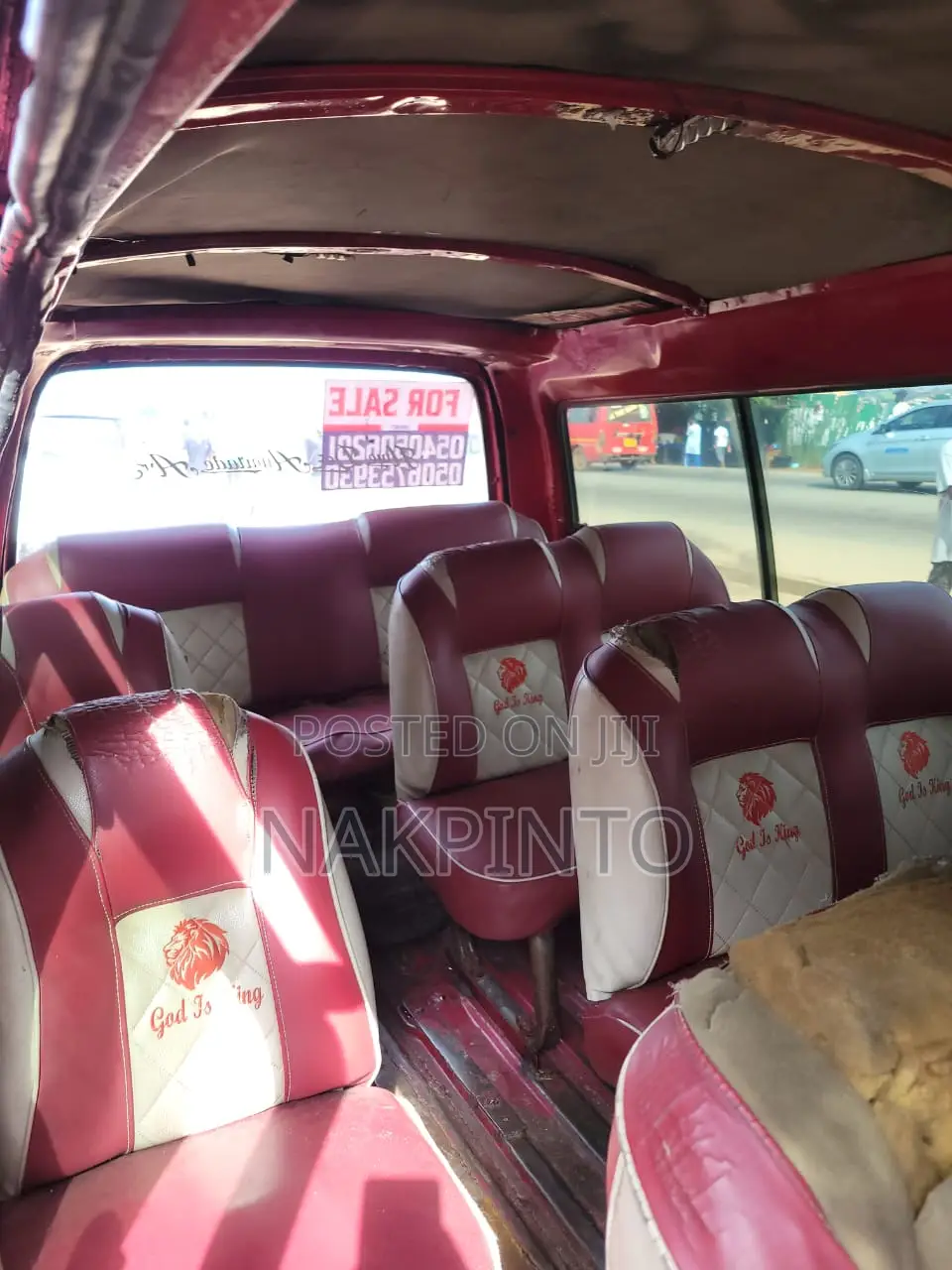 Nissan Caravan (Urvan) 2005 Red