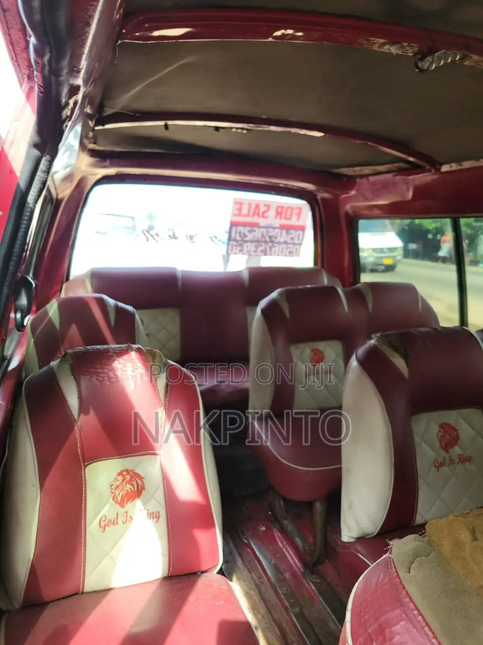 Nissan Caravan (Urvan) 2005 Red