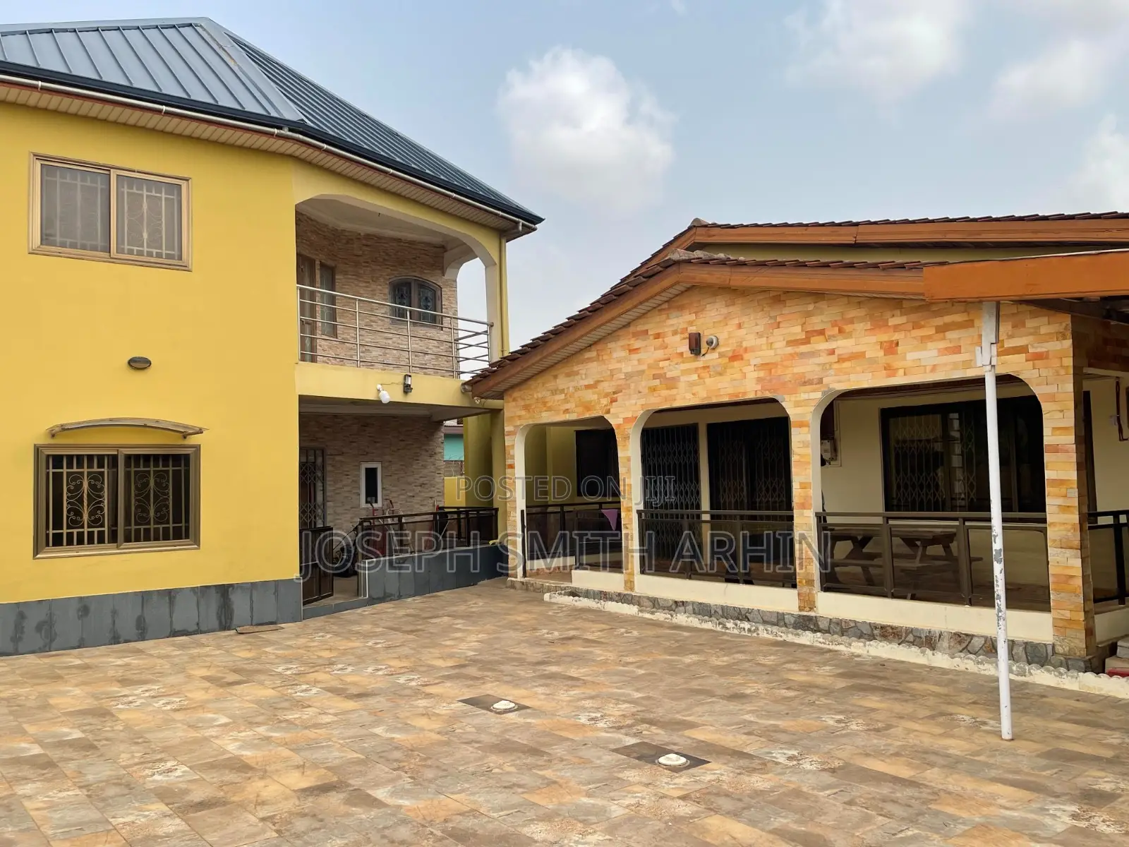 9bdrm House in West Hills Mall Area for sale