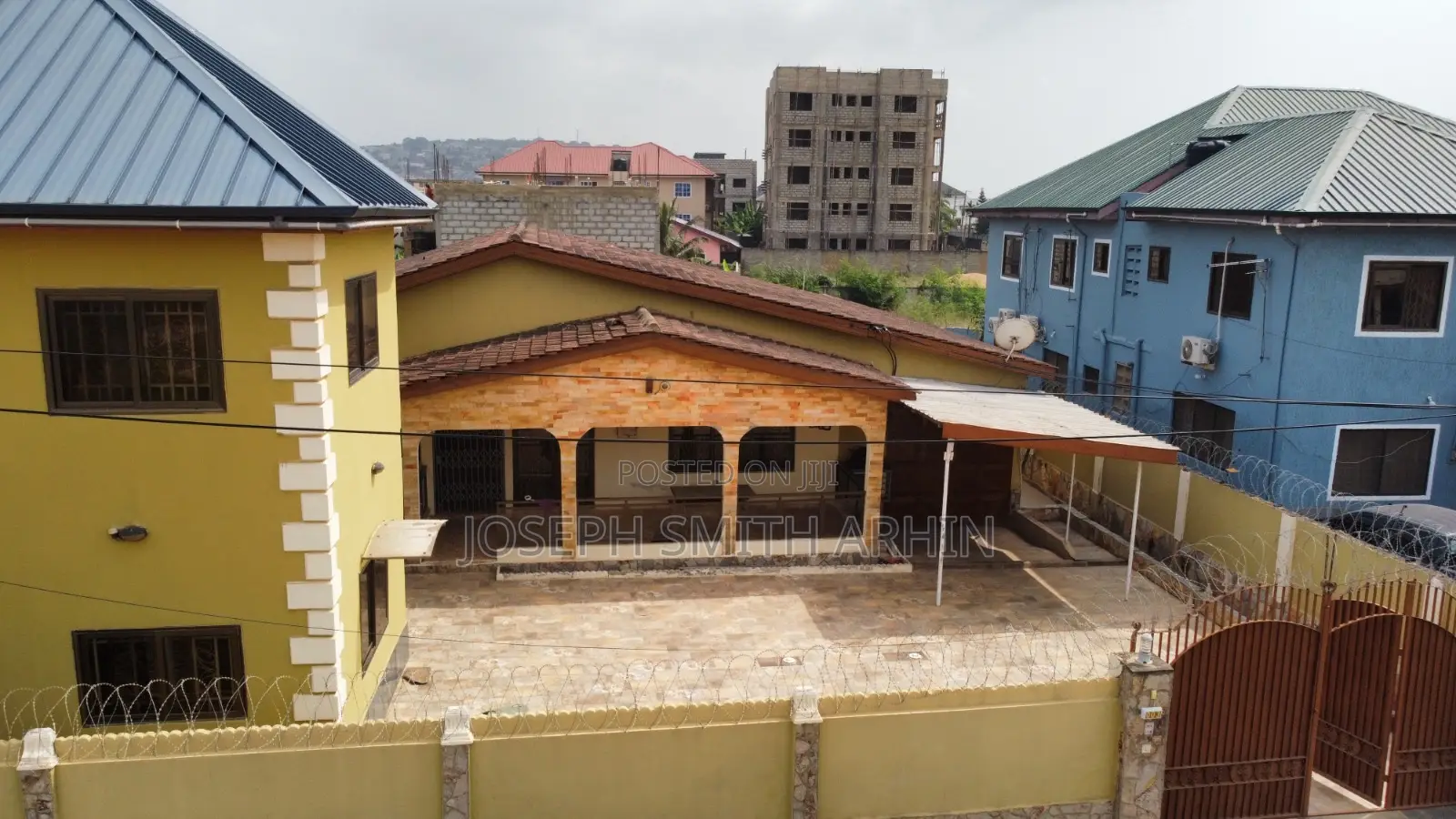 9bdrm House in West Hills Mall Area for sale