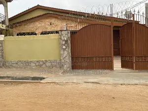 9bdrm House in West Hills Mall Area for sale