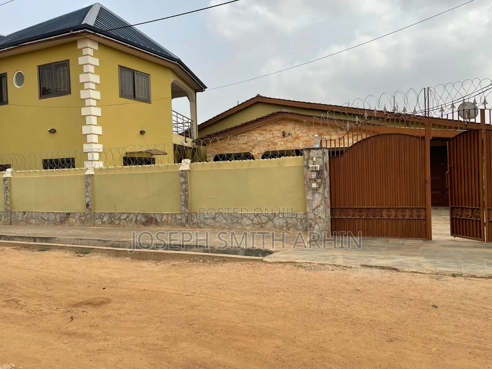 9bdrm House in West Hills Mall Area for sale