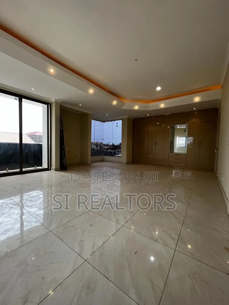 4bdrm Duplex in Community 16, Sakumono for sale