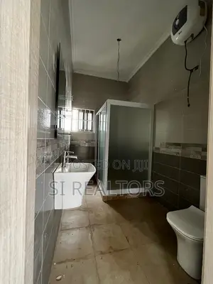 4bdrm Duplex in Community 16, Sakumono for sale