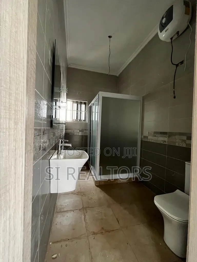 4bdrm Duplex in Community 16, Sakumono for sale