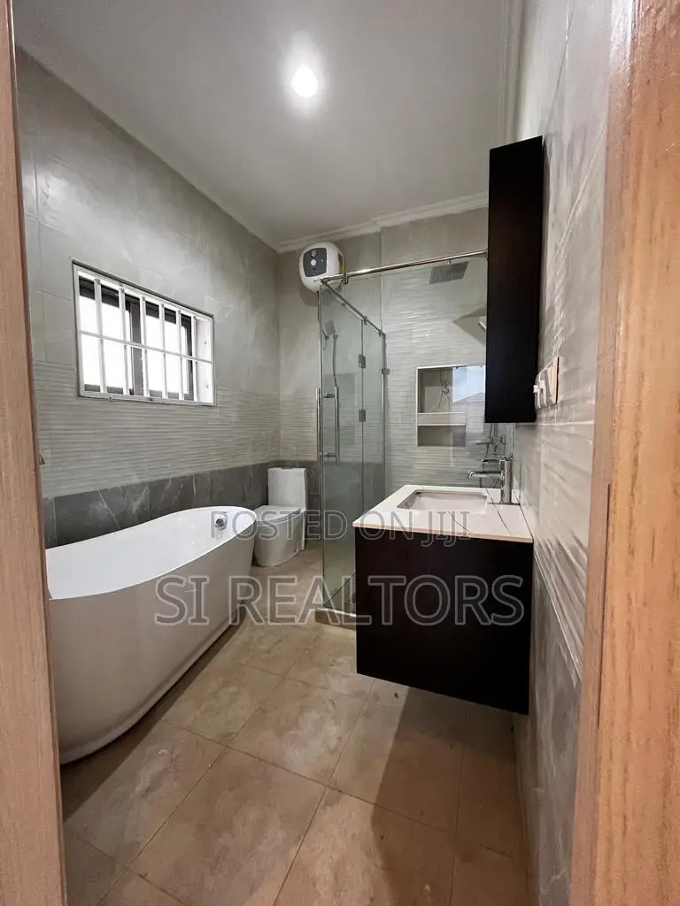 4bdrm Duplex in Community 16, Sakumono for sale