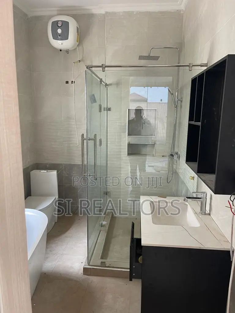 4bdrm Duplex in Community 16, Sakumono for sale