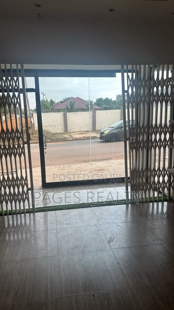 Decent Shop at Adenta Sakora Junction 5 for Rent