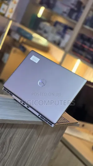 Laptop Dell Precision 7760 32GB Intel Xeon SSD 512GB