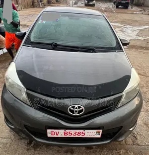 Toyota Yaris LE Hatchback 5dr 2013 Gray