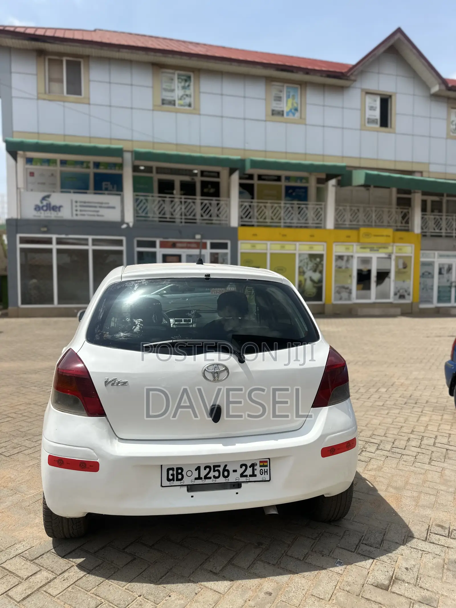 Toyota Vitz 2010 White
