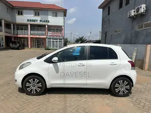 Toyota Vitz 2010 White