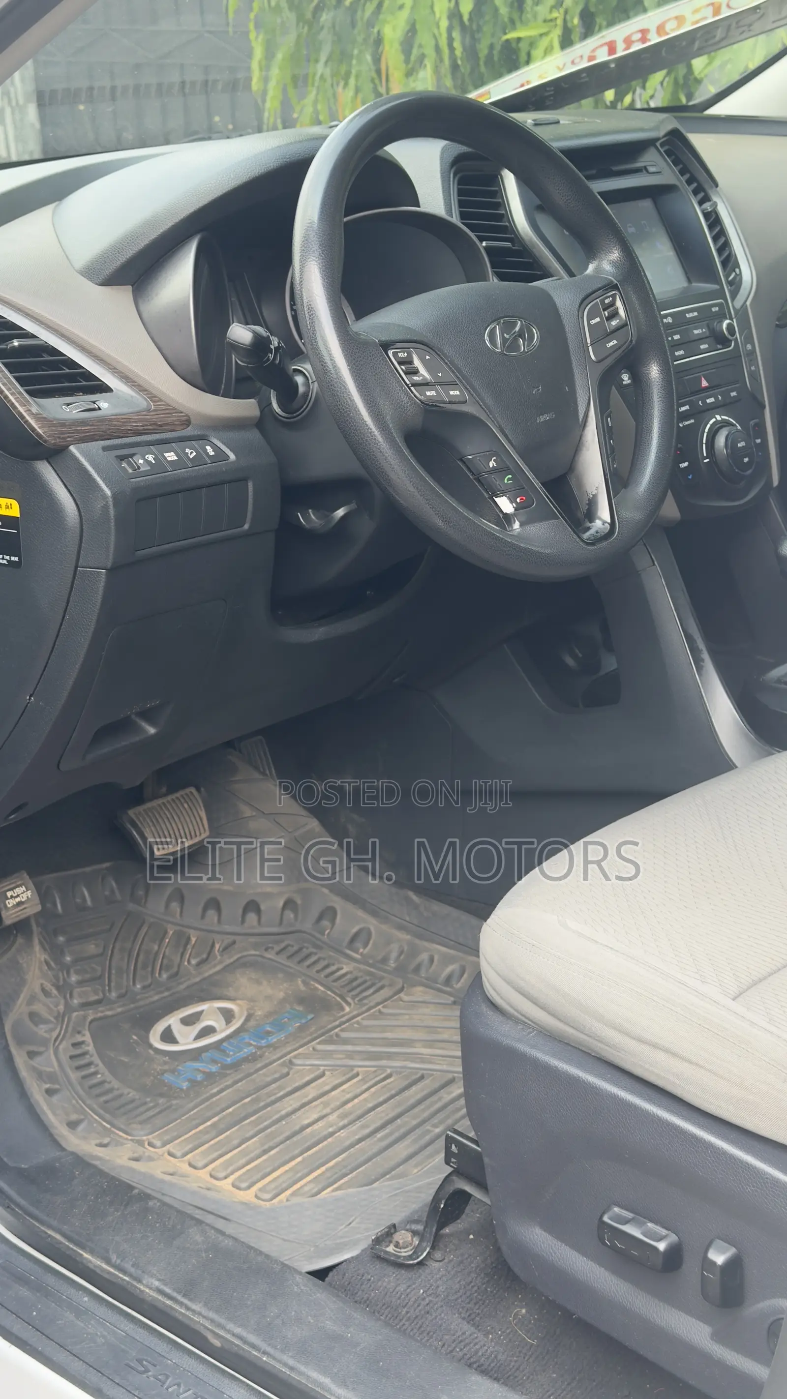 Hyundai Santa Fe 2017 White