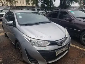 Toyota Yaris LE Sedan 4dr 2019 Silver