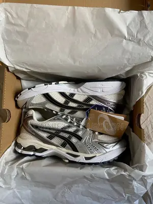 Asics Sneakers