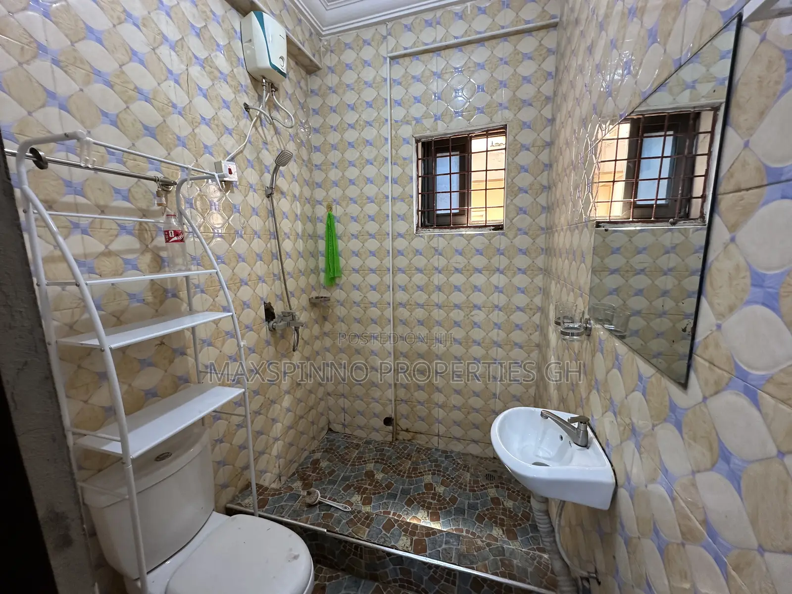 1bdrm Apartment in Maxspinno Properties, Frafraha for rent