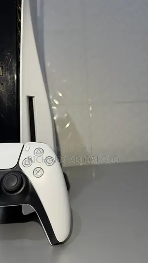 3months Pre-Owned Ps5 Standard With Games and a Controller