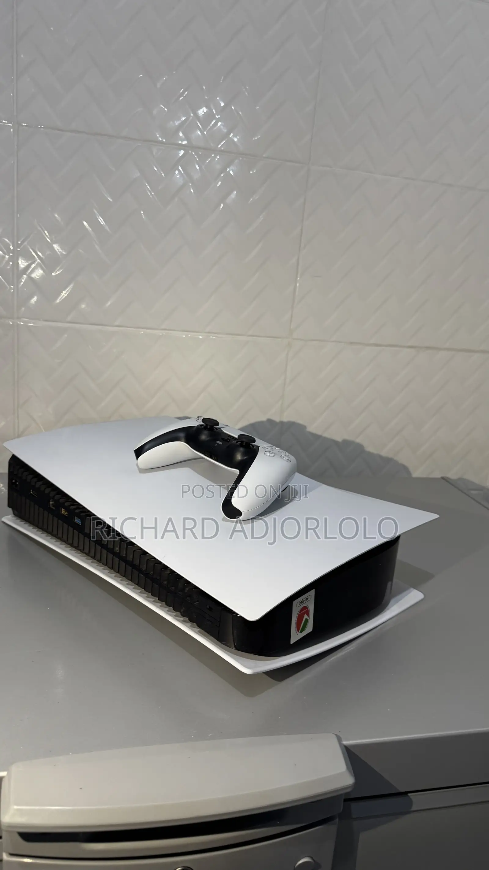 3months Pre-Owned Ps5 Standard With Games and a Controller
